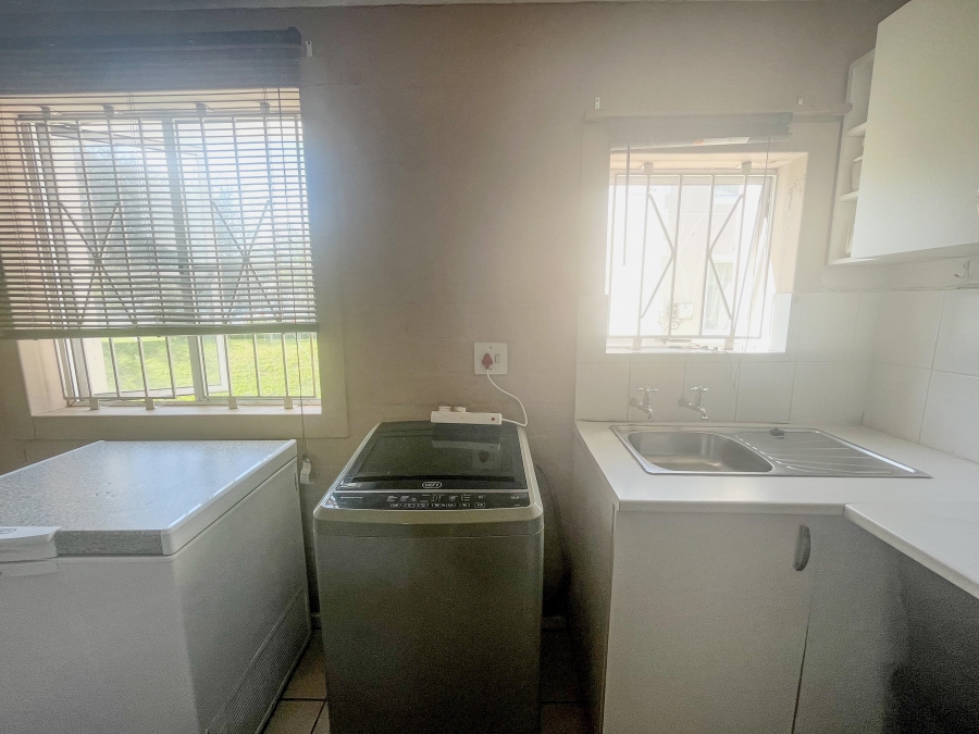 To Let 2 Bedroom Property for Rent in Pinelands Western Cape